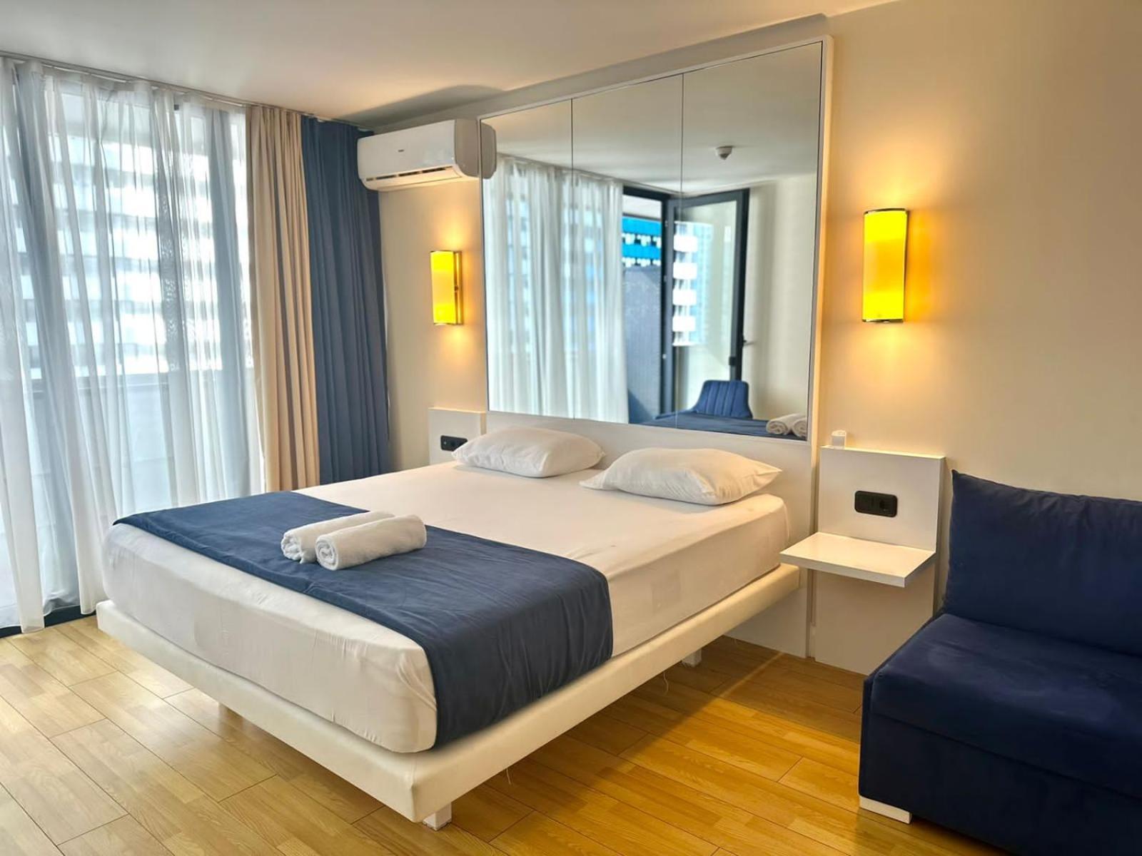 Queen Apartments In Batumi Bagian luar foto