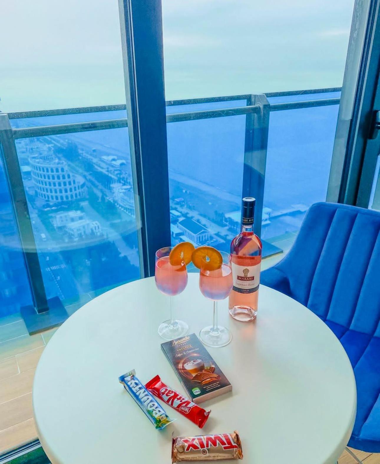 Queen Apartments In Batumi Bagian luar foto
